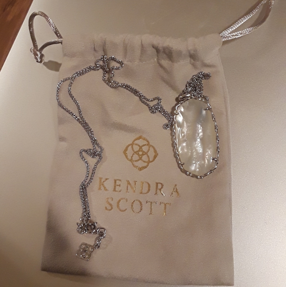Kendra Scott necklace